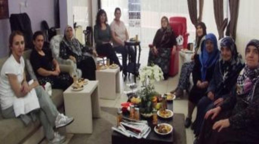 Kadınlar, Şampiyonları Ağırladı