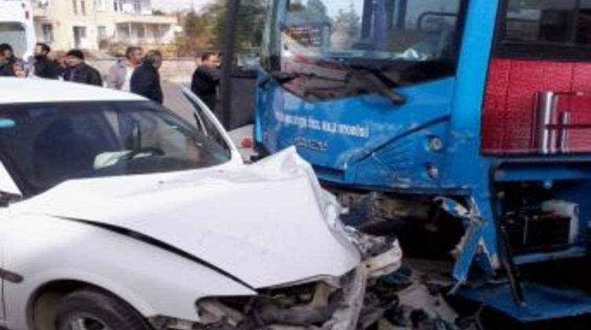 İki Ayrı Trafik Kazasında 14 Kişi Yaralandı