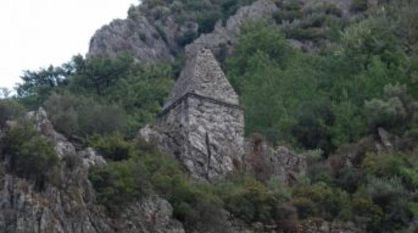 Marmaris'teki Pramit Mezar Tarihe Meydan Okuyor