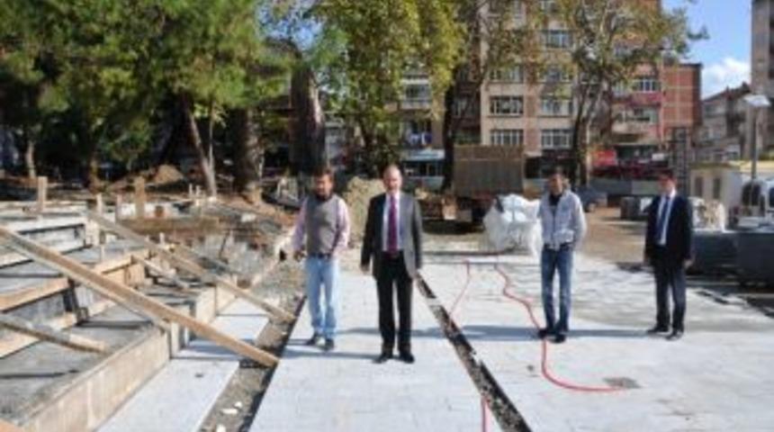 Başkan Doğan Cumhuriyet Parkında &Ccedil;alışmaları İnceledi
