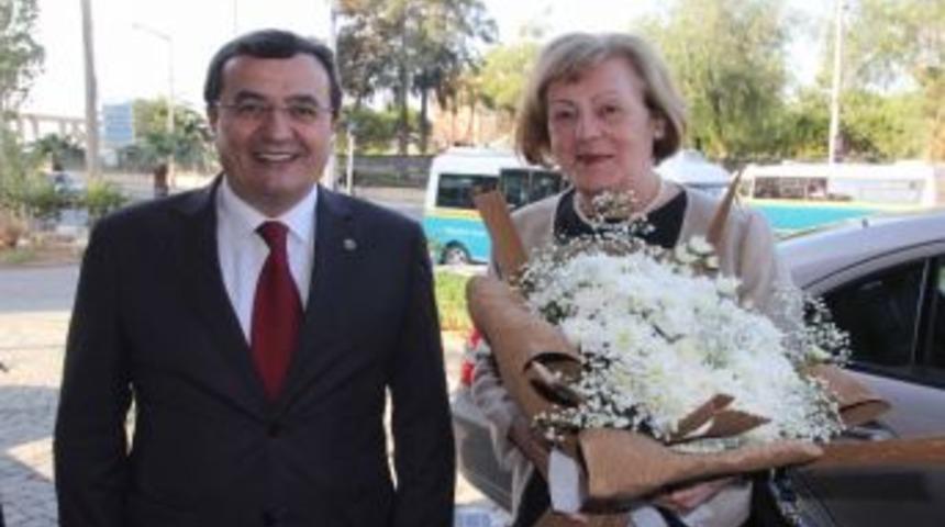 Başkonsolos&rsquo;tan Başkan Batur&rsquo;a Nezaket Ziyareti