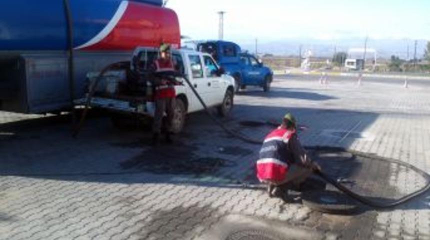 Tarsus&rsquo;ta 20 Bin Litre Ka&ccedil;ak Akaryakıt Ele Ge&ccedil;irildi