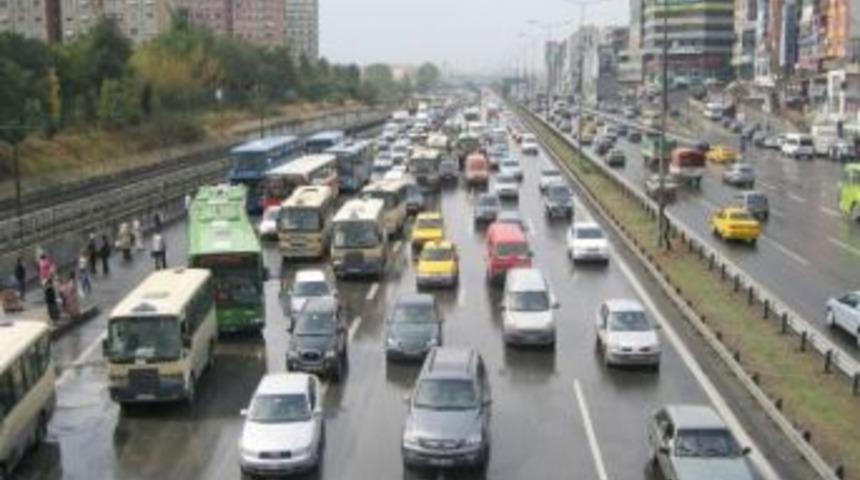 İstanbul'da Ana Arterlerde G&uuml;nde Ortalama 13 Trafik Kazası Meydana Geliyor
