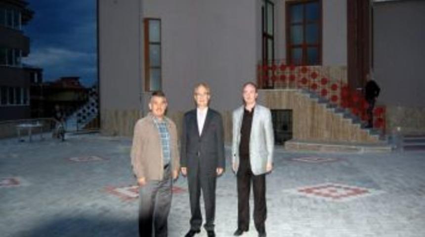 Başkan Pekel Yunus Emre Camii'nde İncelemelerde Bulundu