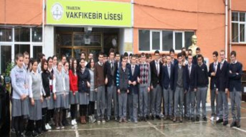 &Ouml;ğrenciler Kader Hoca I&ccedil;in Yetkililerden Yardım Bekliyor