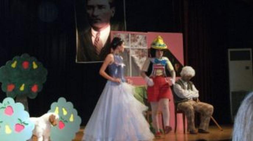 Minikler &Ccedil;ocuk Tiyatrosu Pinokyo&rsquo;yu &Ccedil;ok Sevdi