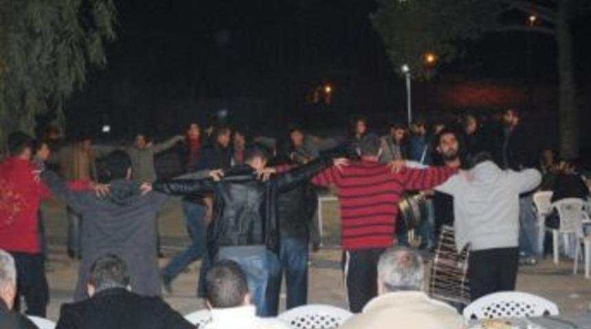 K&uuml;&ccedil;&uuml;kk&ouml;y&rsquo;de Coşkulu Asker Uğurlaması