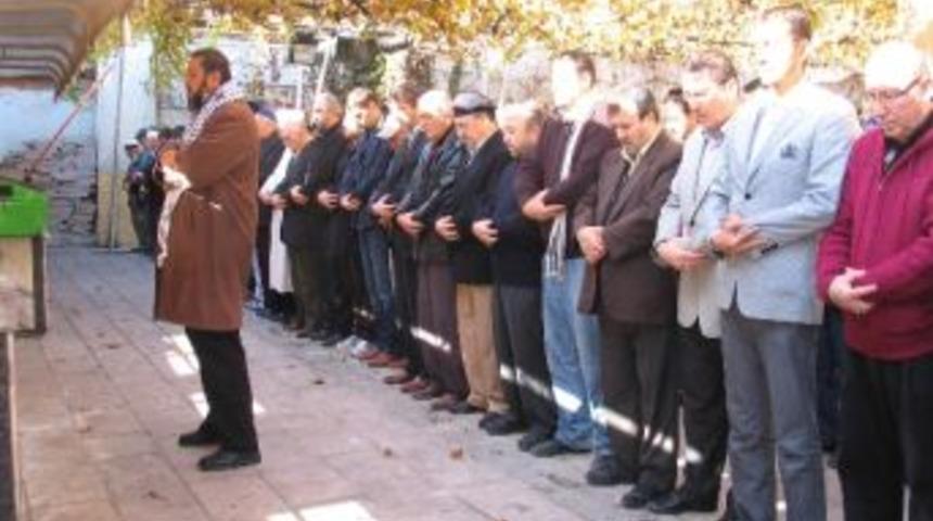 Filistin&rsquo;de Hayatını Kaybedenler İ&ccedil;in Gıyabi Cenaze Namazı