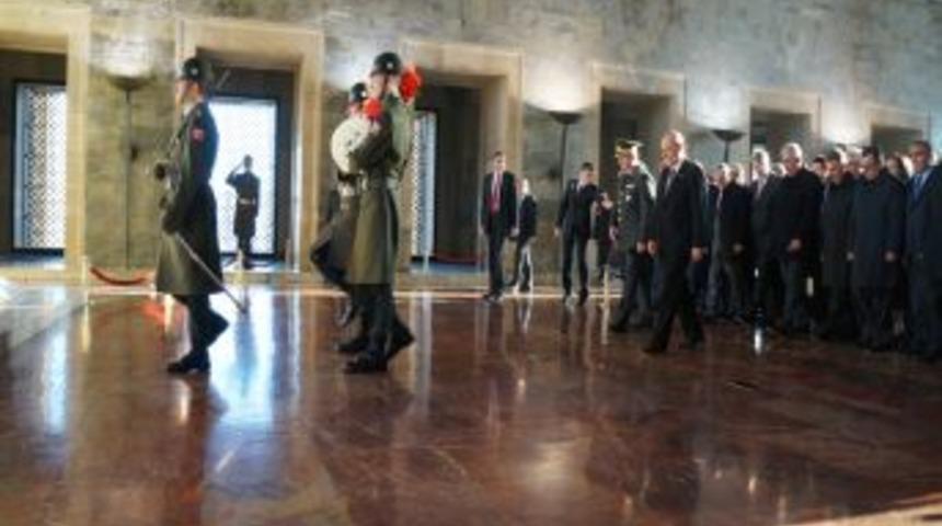 MHP&rsquo;nin Yeni Y&ouml;netimi Anıtkabir&rsquo;i Ziyaret Etti