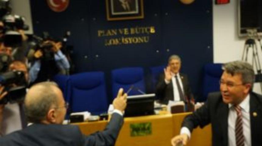 Plan Ve B&uuml;t&ccedil;e Komisyonu'nda Biber Gazı Krizi