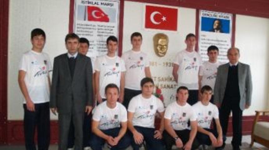 &Ouml;ğrenciler Hollanda Yolcusu