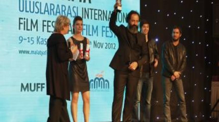 Kristal Kayısı, 'Tepenin Ardı&rsquo;na Gitti