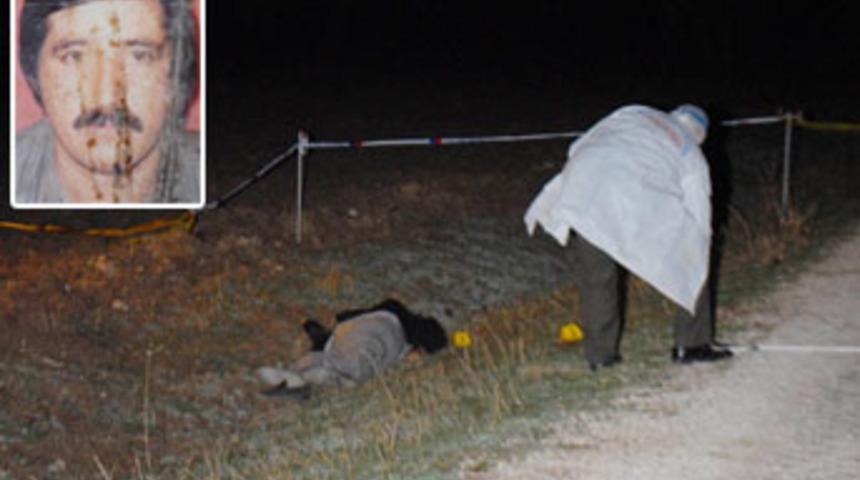 K&ouml;y muhtarına yol kenarında kanlı infaz!