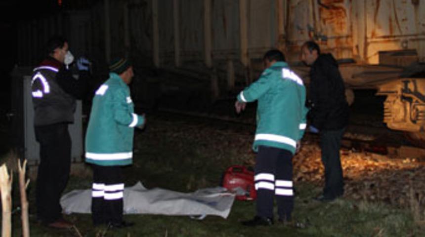 Trenin altında kalarak &ouml;ld&uuml;