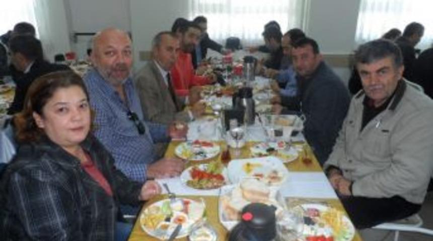 Gazeteciler kahvaltıda buluştu