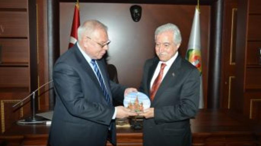 Rusya B&uuml;y&uuml;kel&ccedil;isinden Aldırmaz'a ziyaret