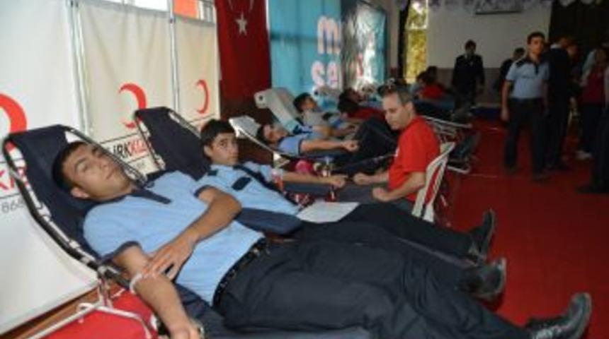 Polis okulu &ouml;ğrencilerinden kampanya