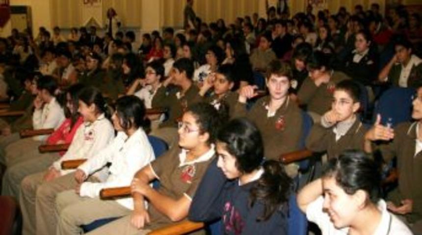 Ergenlikte Cinsellik G&ouml;z Ardı Edilmemeli