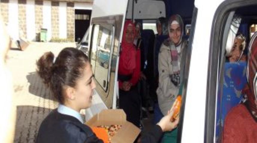 Polisler &Ouml;ğrencileri Sinemaya G&ouml;t&uuml;rd&uuml;