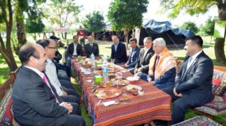 Aldırmaz'dan T&uuml;rkmenlere ziyaret