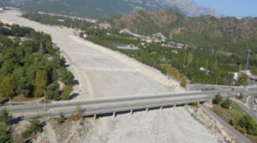 &Ouml;zpınar, Vali Altıparmak&rsquo;a Dere Islah &Ccedil;alışmasını Anlattı