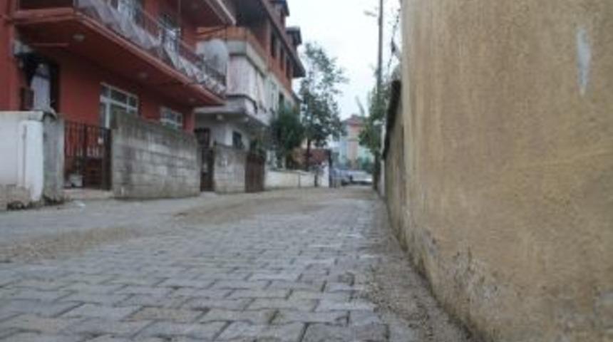 Akyazı Sokakları Tek Tek Kilitli Parkeye D&ouml;n&uuml;şt&uuml;r&uuml;l&uuml;yor