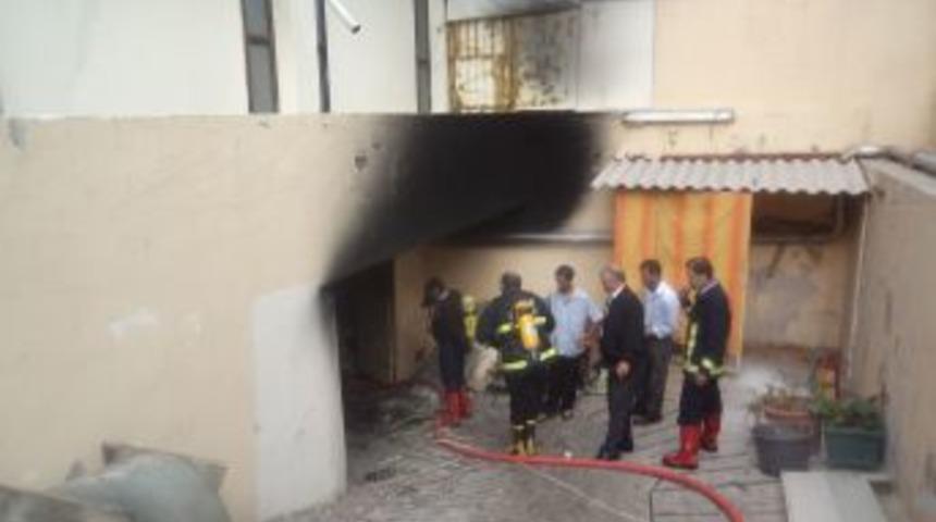 Kuşadası&rsquo;nda Turistik Bir Otelde Yangın &Ccedil;ıktı