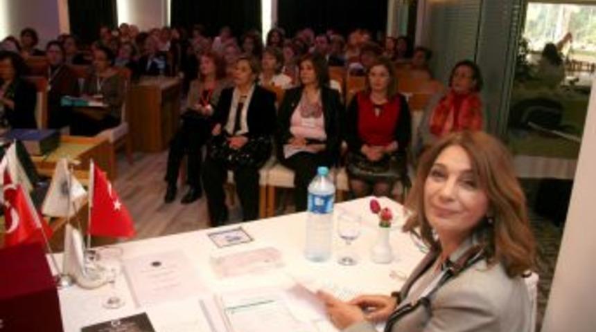 &Uuml;niversiteli kadınlar Adana&rsquo;da buluştu
