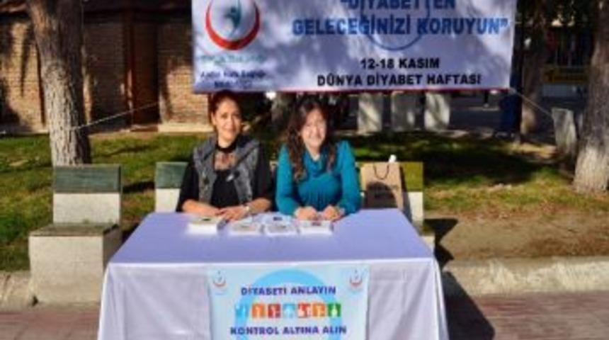 S&ouml;ke&rsquo;de Mavi Halka Belediye Meydanında Oluşturuldu