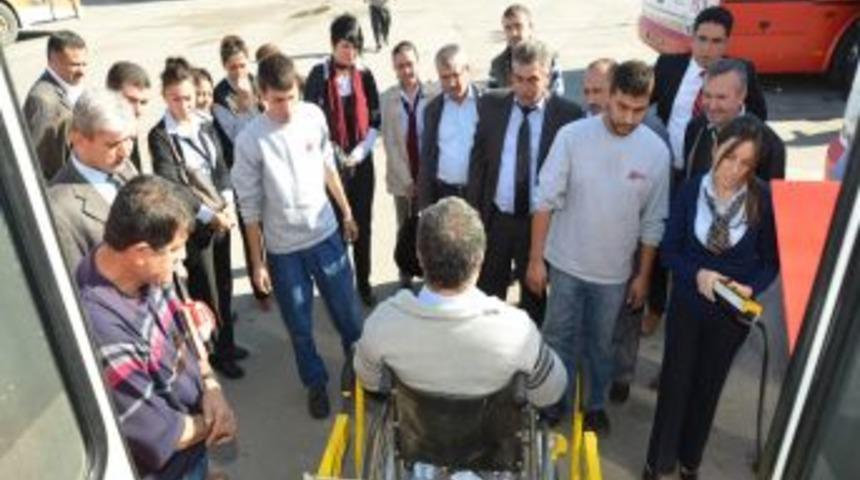 Otob&uuml;s Şof&ouml;rlerine Engellilerle Iletişim Semineri Verildi