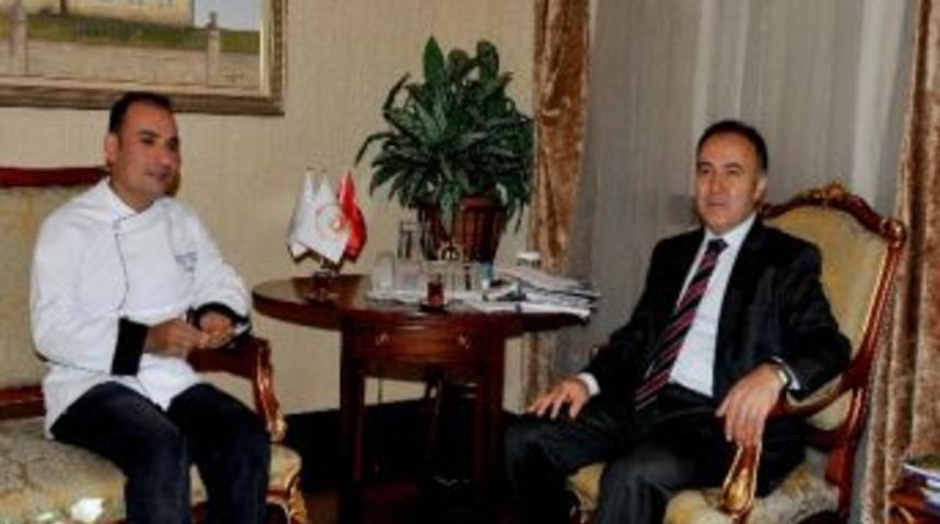 Vali Altıparmak &Ouml;d&uuml;ll&uuml; Aş&ccedil;ıları Kutladı