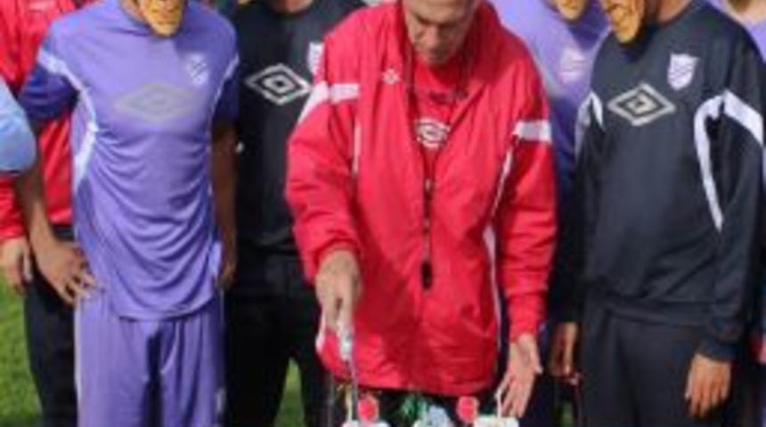 Hector Cuper&rsquo;e Maskeli Doğum G&uuml;n&uuml; S&uuml;rprizi