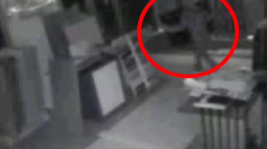 G&uuml;lme krizine sokan sakar hırsız!