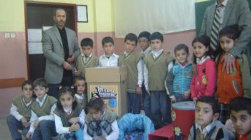 &Ccedil;evreci Sınıfa Kırtasiye Hediyesi