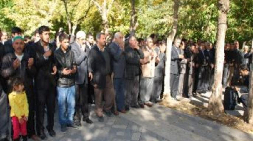 İsrail'e Tepkiler S&uuml;r&uuml;yor