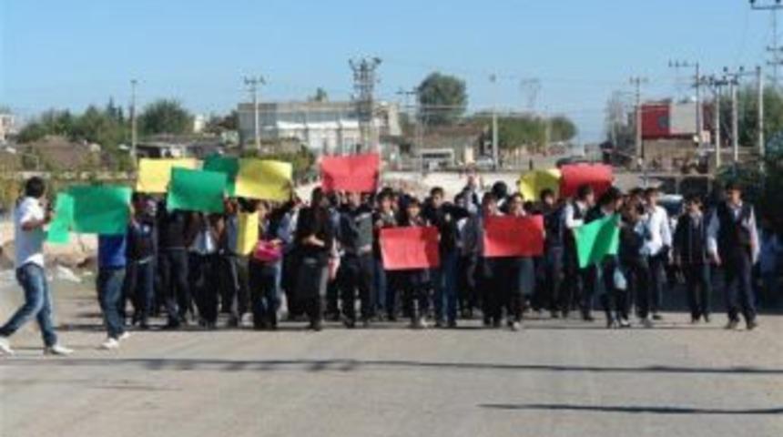 &Ouml;ğrencilerden a&ccedil;lık grevlerine destek