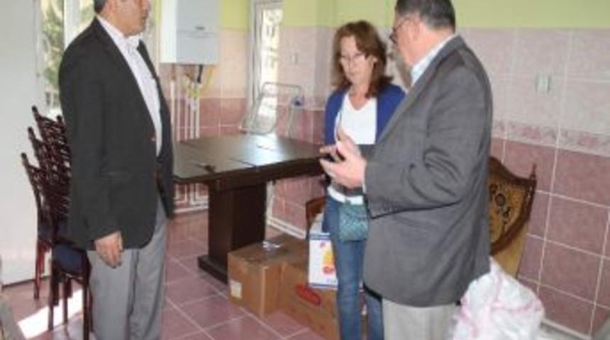 &Ouml;len Annelerinin T&uuml;m Eşyaları Fakirlere Dağıttılar