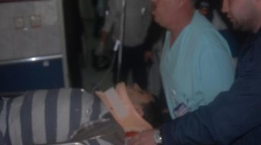 Tomrukların Altında Kalan İş&ccedil;i Yaralandı