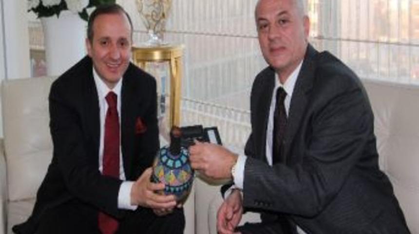 G&uuml;rcistan&rsquo;ın Trabzon Başkonsolosu B&uuml;y&uuml;kşehir Belediyesi&rsquo;ndeydi ...