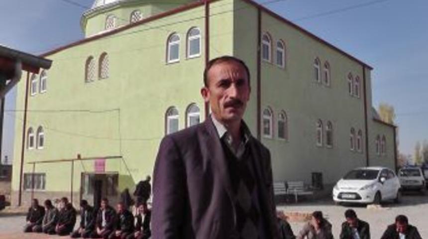 Camileri Afet B&ouml;lgesi I&ccedil;erisinde Kalan K&ouml;yl&uuml;ler Namazlarını Muhtarlıkta Kılıyor