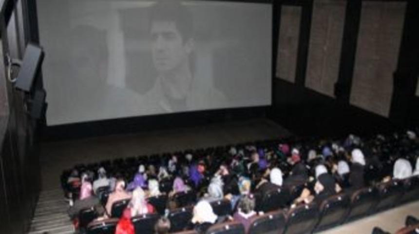 Şanlıurfa Belediyesi 200 Bayanı Sinemaya G&ouml;t&uuml;rd&uuml;