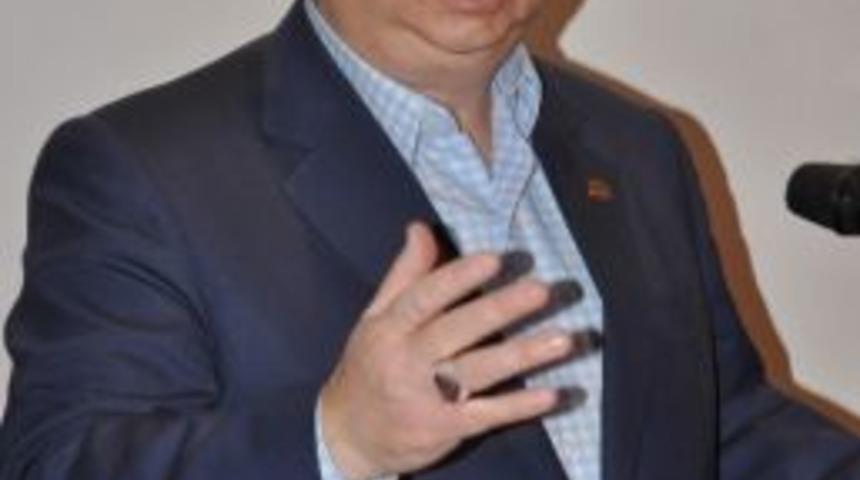 Eski Devlet Bakanından H&uuml;k&uuml;mete &Ouml;vg&uuml;