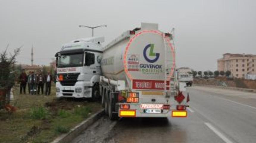 Tankerin Mazot Tankı Yarılınca Korku Dolu Anlar Yaşandı