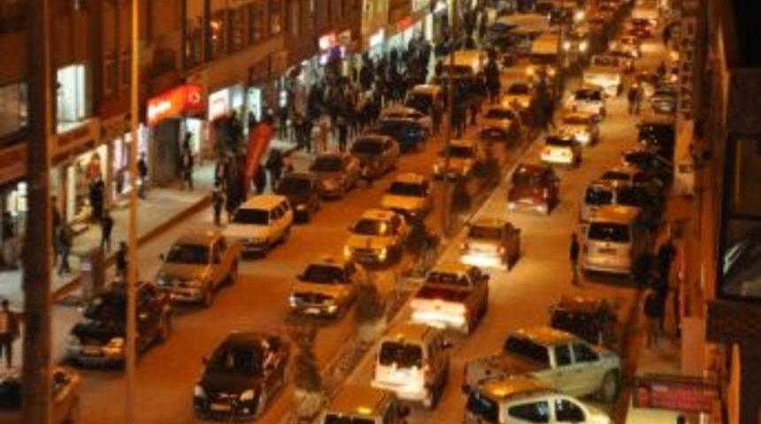 Cezaevlerindeki A&ccedil;lık Grevlerine Kornalı Destek