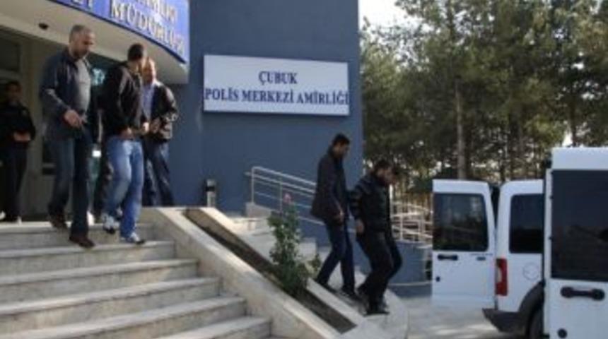 Aynı G&uuml;n 7 Ayrı Eve Giren Hırsızlar Yakalandı