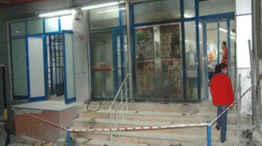 Şişli'de Halk Otob&uuml;s&uuml; Ve Bir Markete Molotof Bombası Atıldı