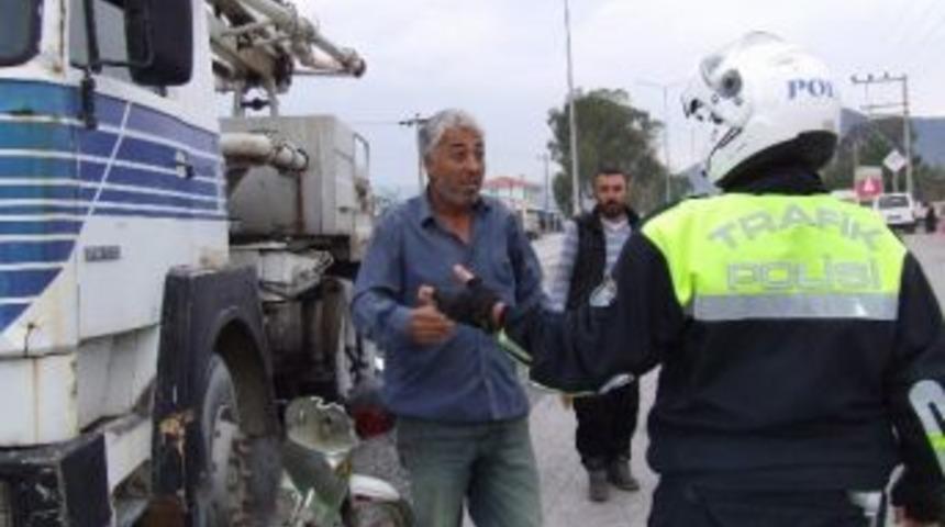 Kamyonun Altında Kalan Yaşlı Şahıs Ağır Yaralandı