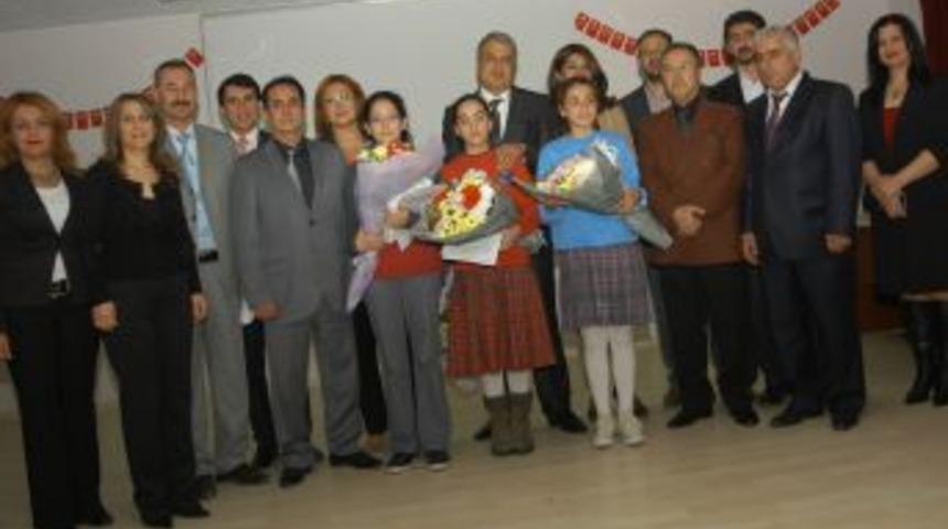 &Ouml;ğrencilere &ouml;d&uuml;lleri verildi