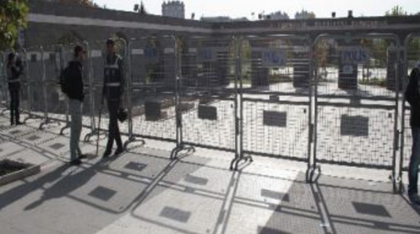 Diyarbakır&rsquo;da kepenkler kapandı, hayat durdu