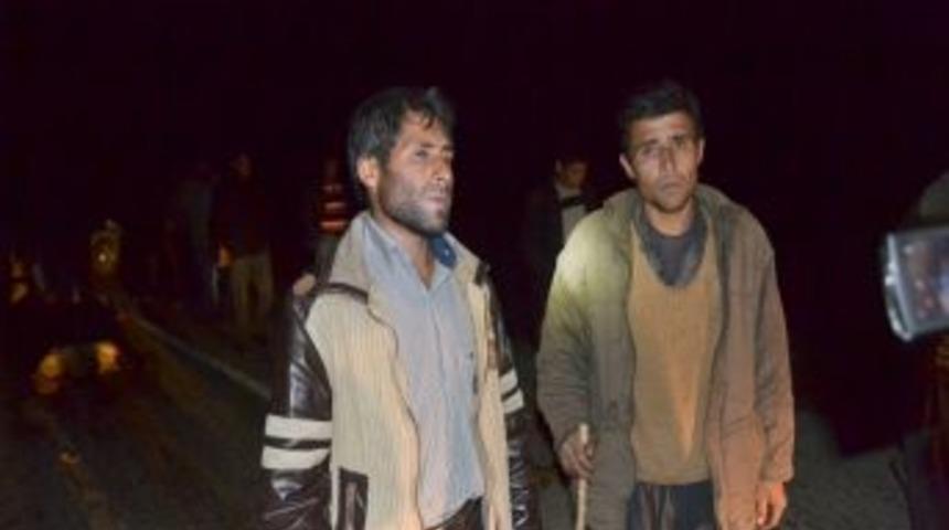 Otomobil, Koyun S&uuml;r&uuml;s&uuml;ne &Ccedil;arptı, 32 Koyun Telef Oldu